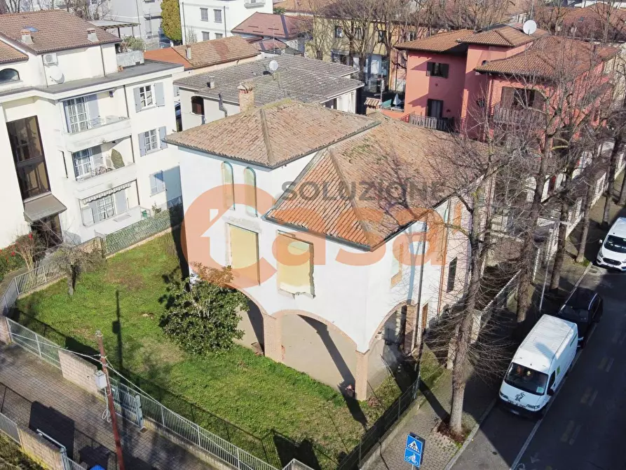 casa indipendente in vendita a Piacenza in zona Infrangibile