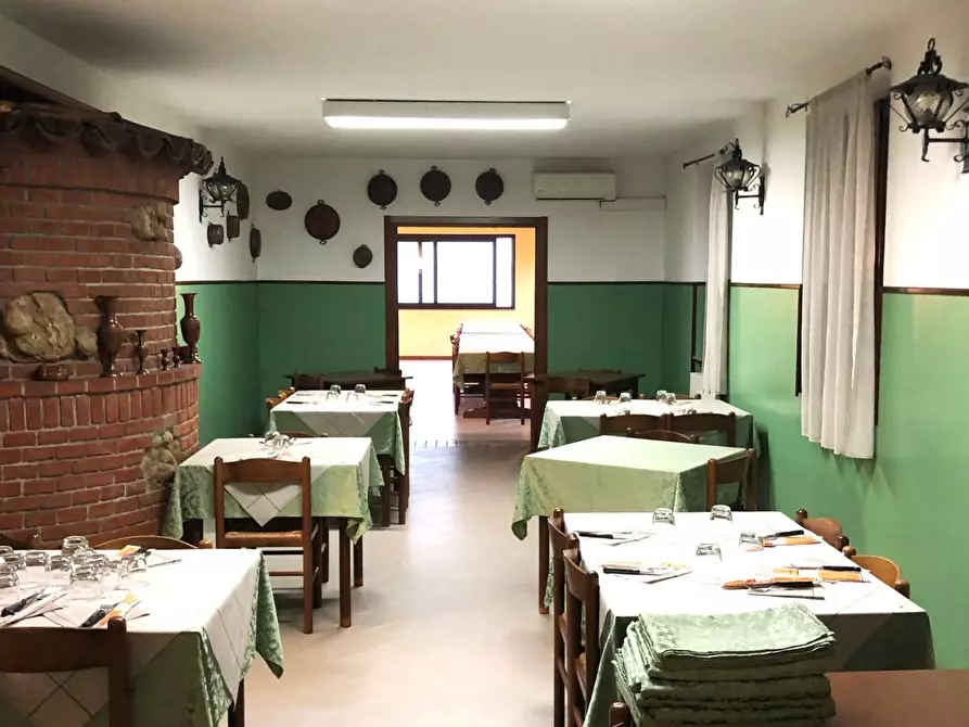 Immagine 4 di Locale commerciale in affitto  in Via Roma a Gropparello