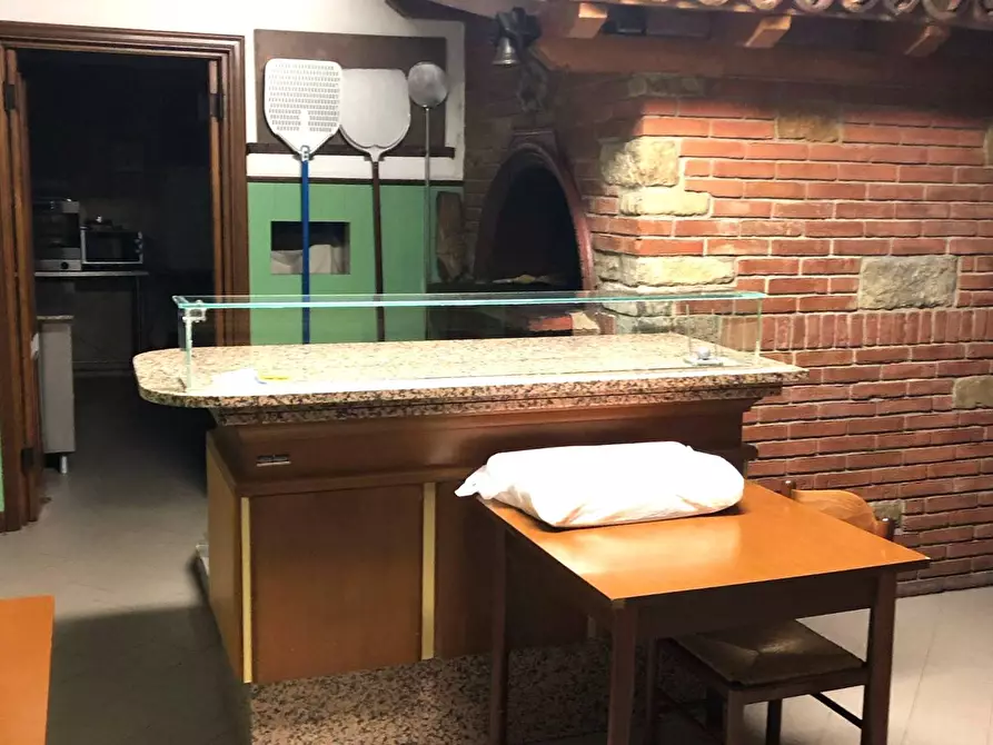 Immagine 12 di Locale commerciale in affitto  in Via Roma a Gropparello