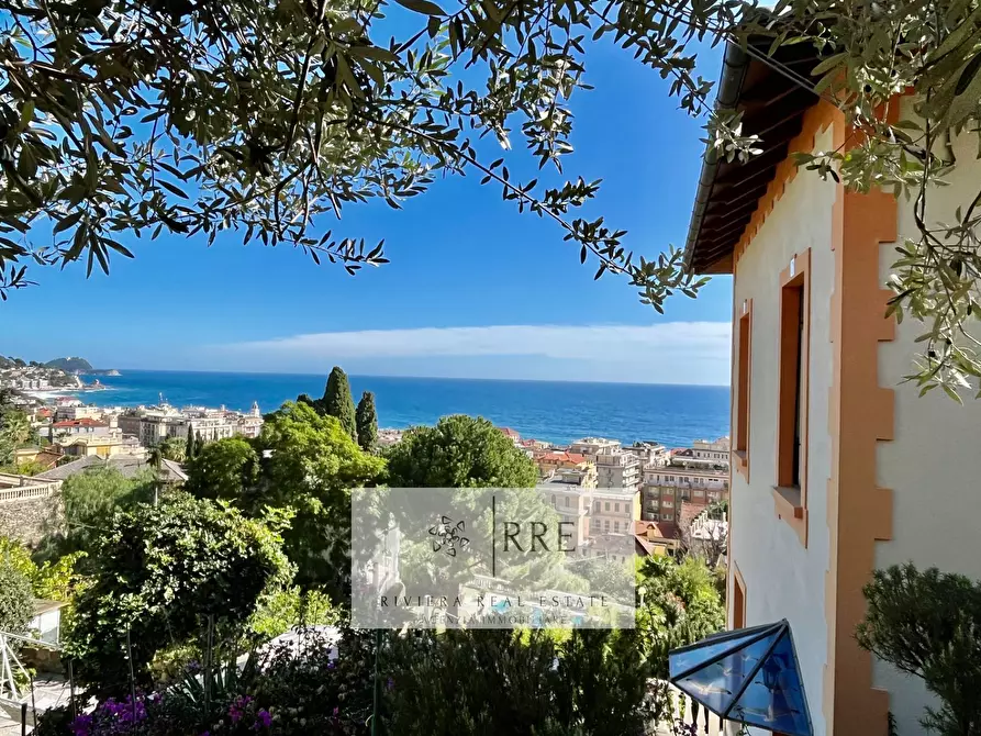 Immagine 2 di Villa in vendita  in via Galliano a Alassio