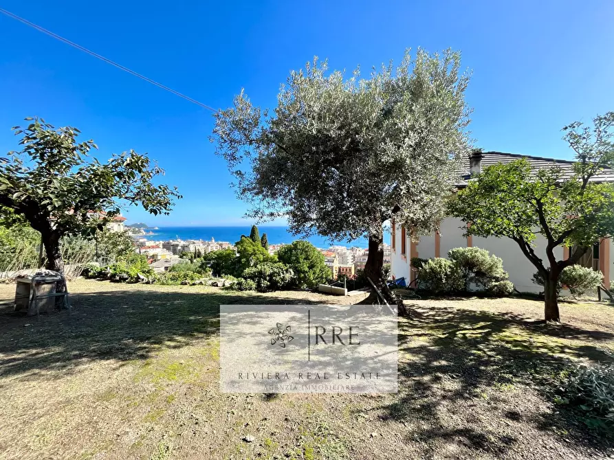 Immagine 26 di Villa in vendita  in via Galliano a Alassio