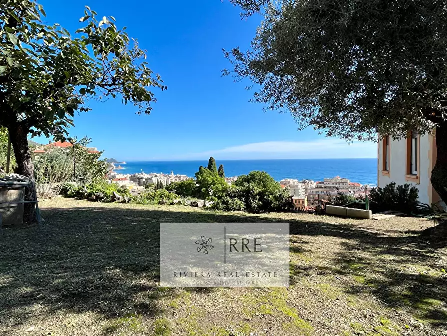 Immagine 27 di Villa in vendita  in via Galliano a Alassio