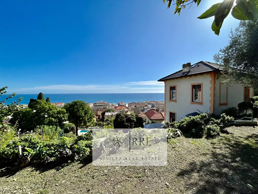 Immagine 28 di Villa in vendita  in via Galliano a Alassio