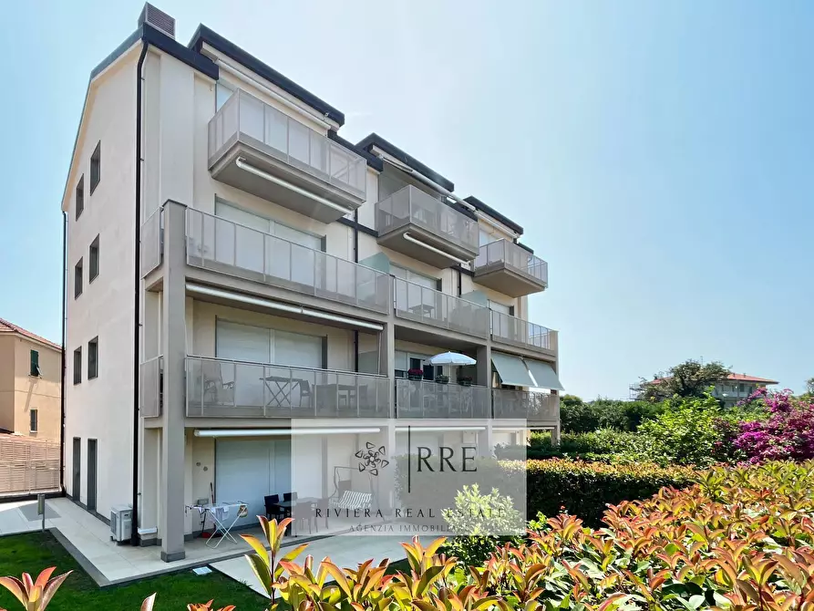 Immagine 14 di Appartamento in vendita  in Via Como a Loano