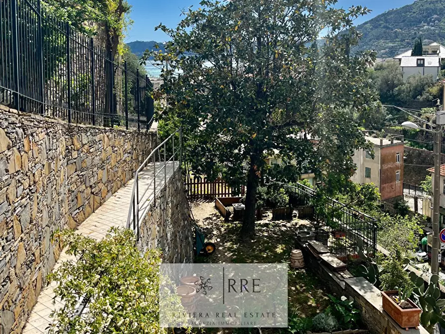 Immagine 12 di Casa bifamiliare in vendita  in A Solva a Alassio
