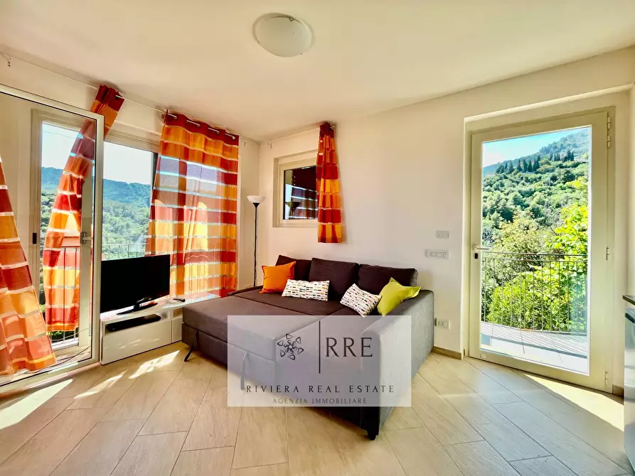 Immagine 1 di Appartamento in vendita  in via Valbona a Alassio