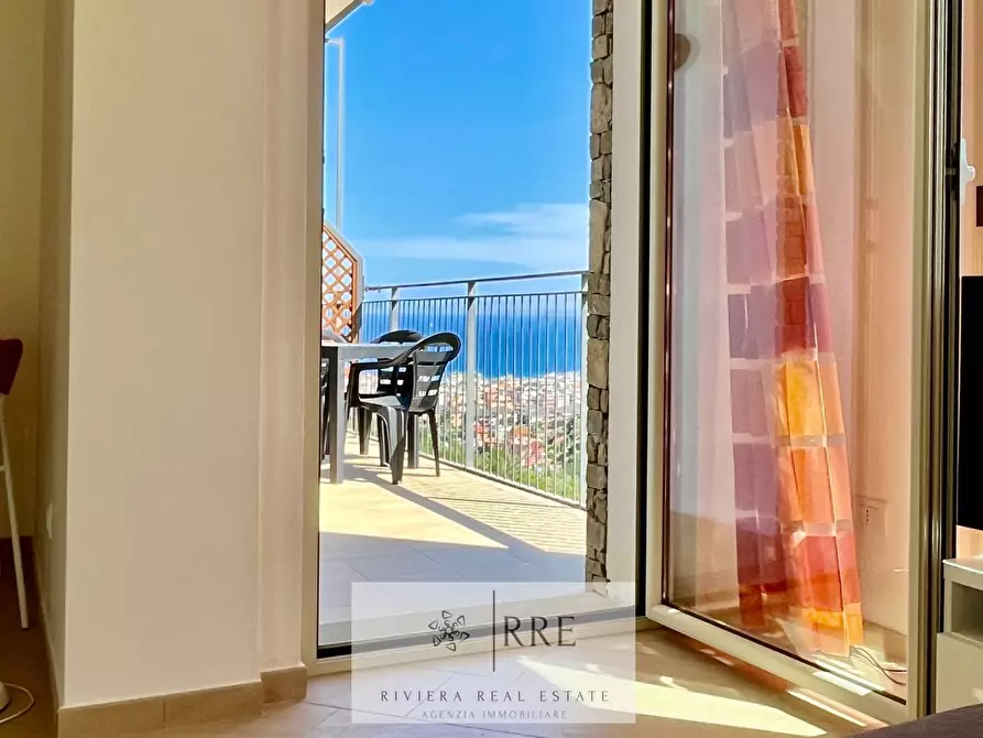 Immagine 4 di Appartamento in vendita  in via Valbona a Alassio