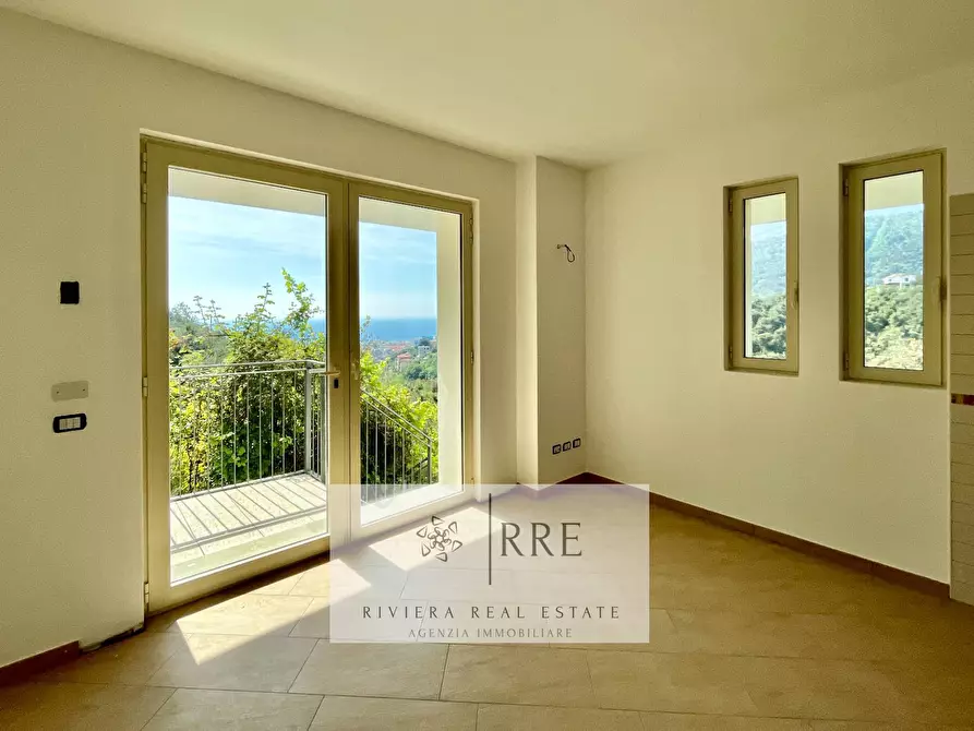 Immagine 1 di Appartamento in vendita  in via Valbona a Alassio
