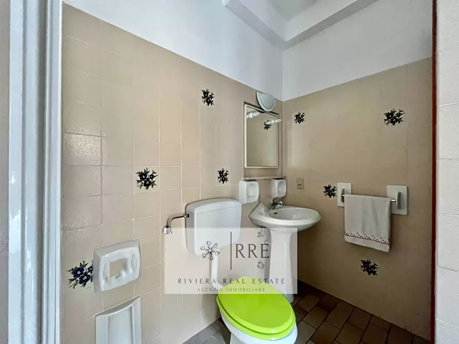 Immagine 11 di Appartamento in vendita  in Via Goffredo  Mameli a Alassio