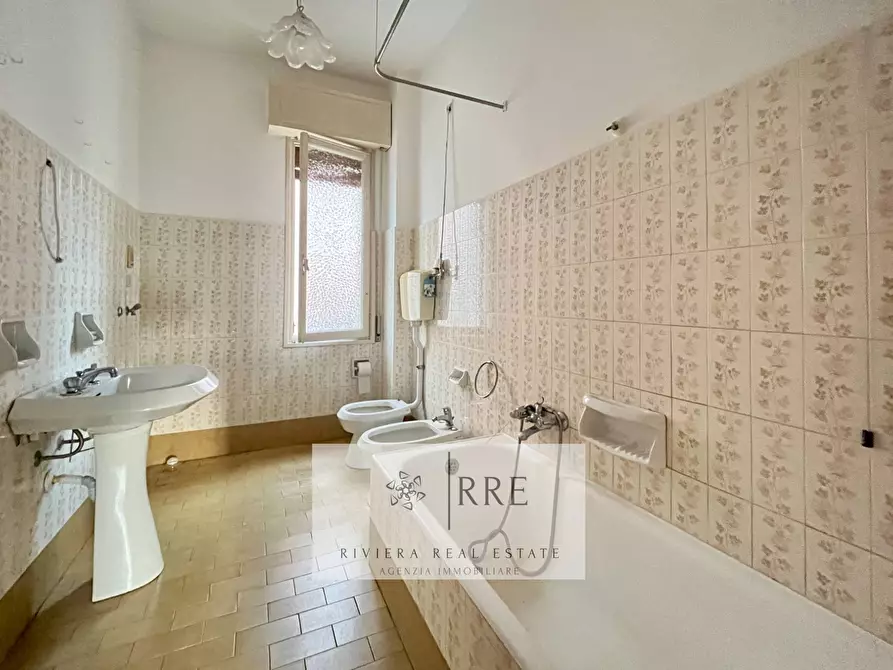 Immagine 8 di Appartamento in vendita  in Via Battisti a Imperia