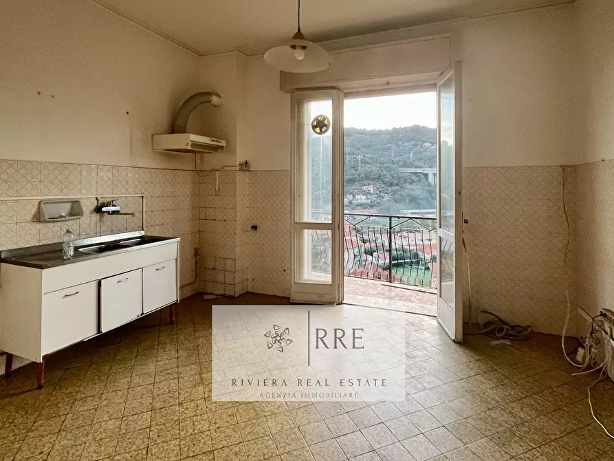 Immagine 11 di Appartamento in vendita  in Via Battisti a Imperia