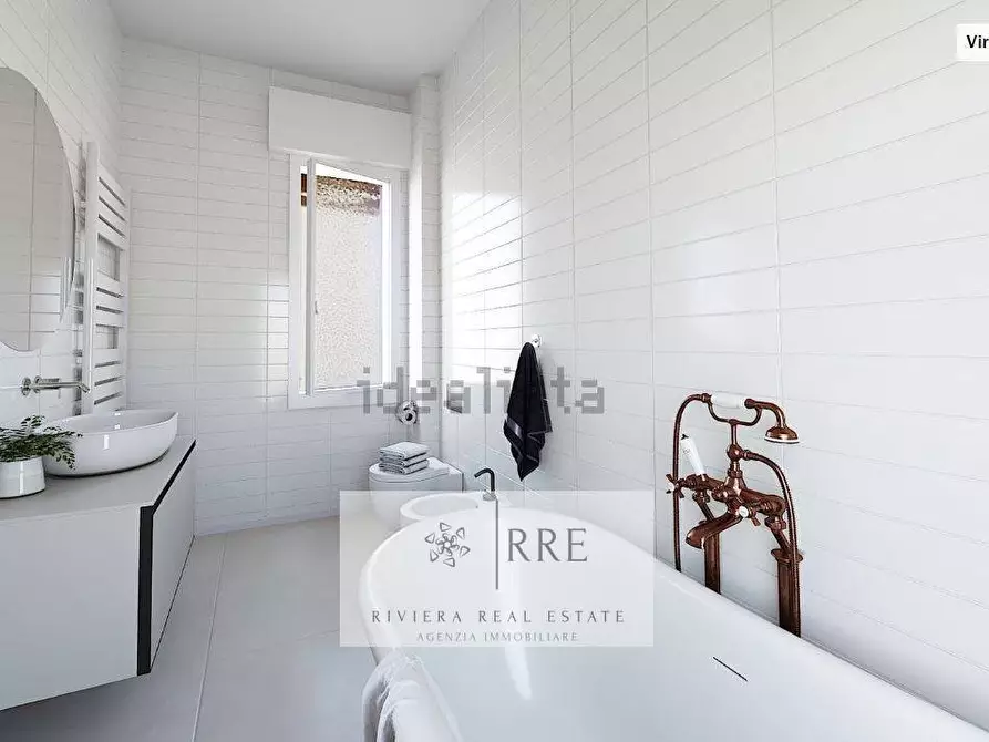 Immagine 9 di Appartamento in vendita  in Via Battisti a Imperia