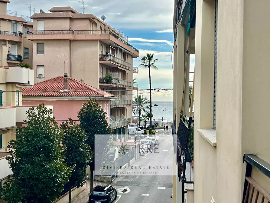 Immagine 2 di Appartamento in vendita  in Via Giacomo Puccini a Albenga