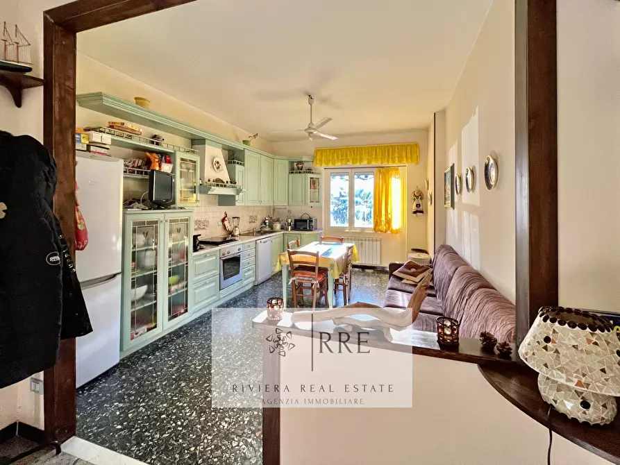 Immagine 2 di Appartamento in vendita  in via Piave a Albenga