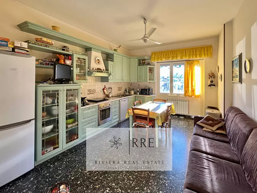 Immagine 3 di Appartamento in vendita  in via Piave a Albenga