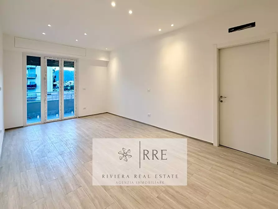 Immagine 2 di Appartamento in vendita  in via Aurelia a Loano