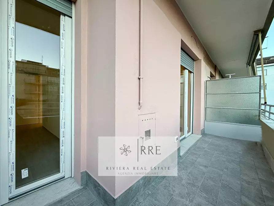 Immagine 5 di Appartamento in vendita  in via Aurelia a Loano