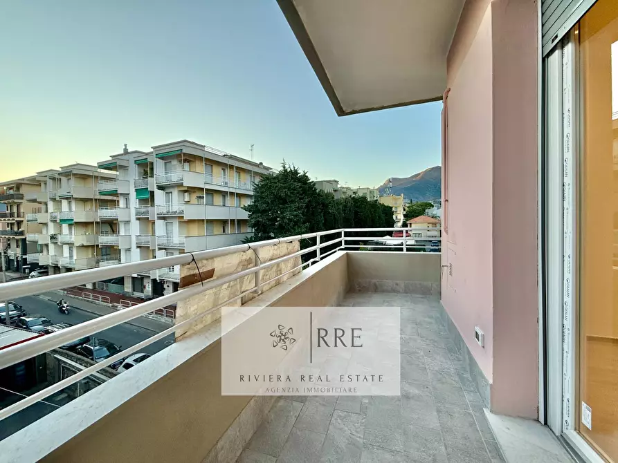 Immagine 6 di Appartamento in vendita  in via Aurelia a Loano