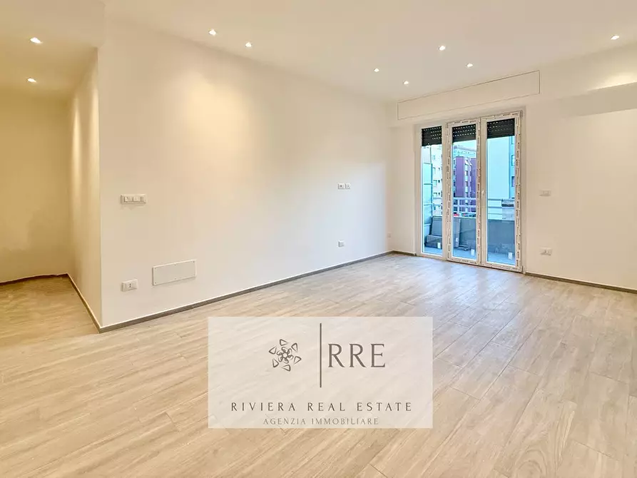 Immagine 1 di Appartamento in vendita  in via Aurelia a Loano