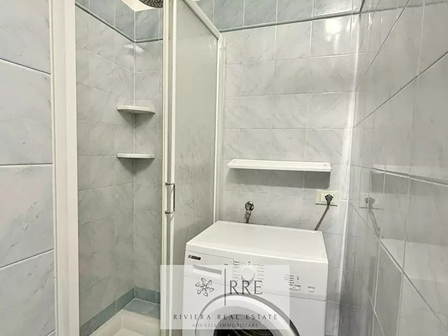 Immagine 21 di Appartamento in vendita  in Piazza Massena a Loano