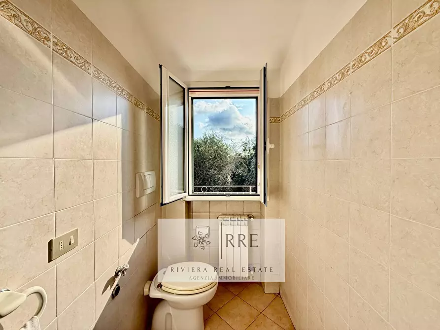 Immagine 20 di Villa in vendita  in via Fanny Roncati Carli a Imperia