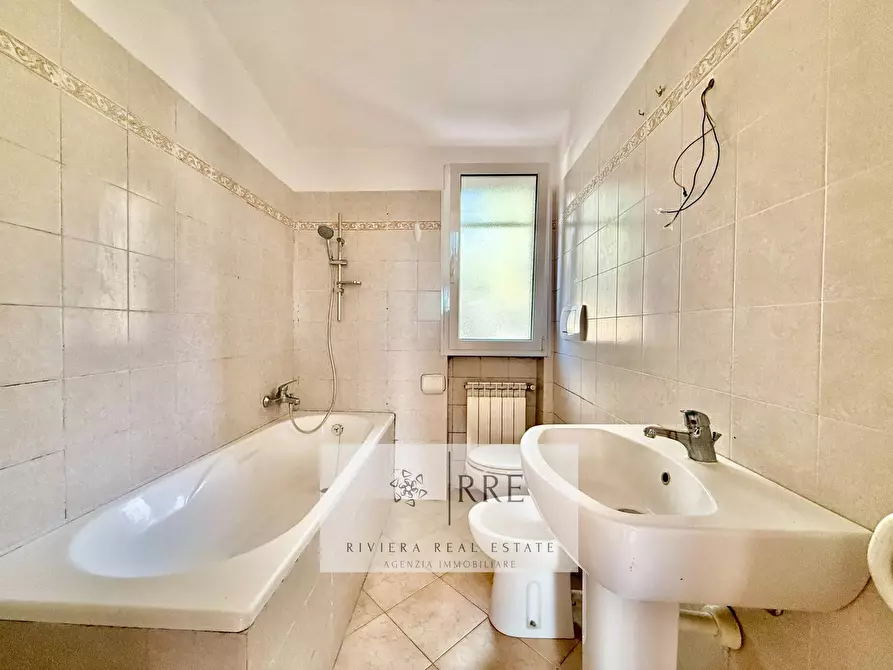 Immagine 22 di Villa in vendita  in via Fanny Roncati Carli a Imperia