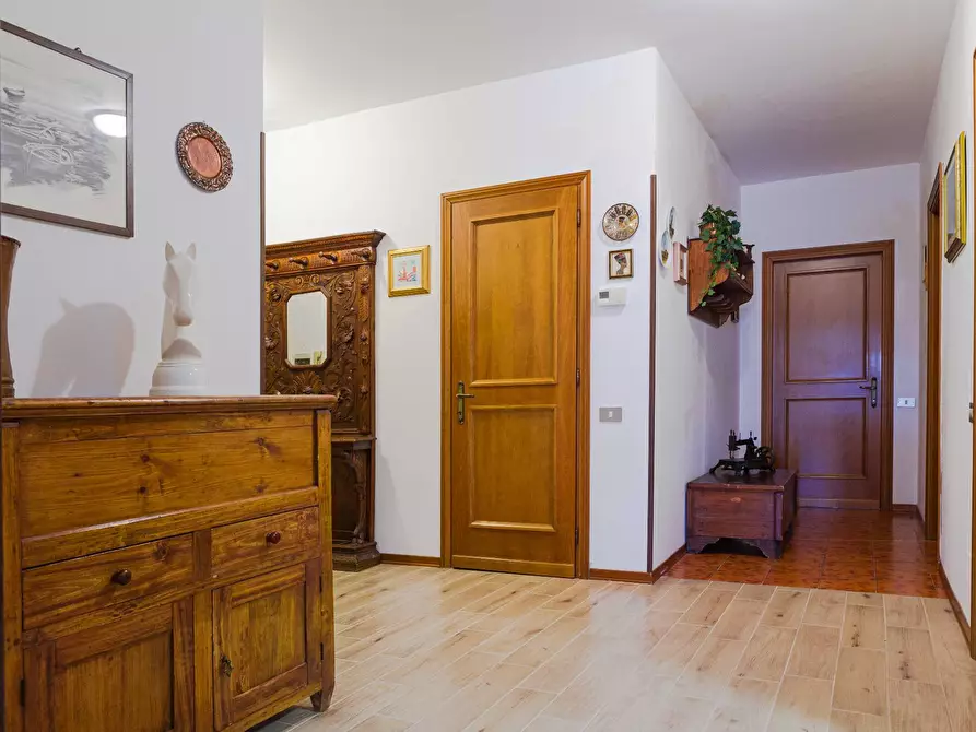 Immagine 11 di Appartamento in vendita  in Via Provenzano Salvani a Castelnuovo Berardenga