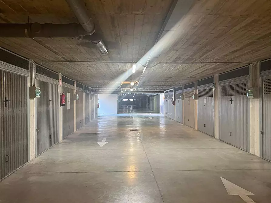 Immagine 16 di Box auto in vendita  in Via Pietro Della Valle a Firenze