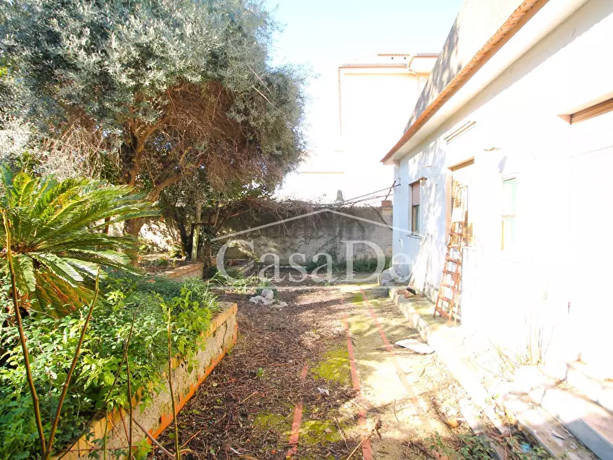 Immagine 19 di Villa in vendita  in Corso Umberto I a Casal Di Principe