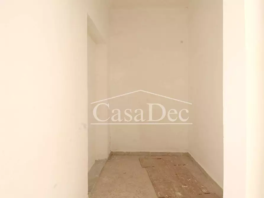 Immagine 17 di Negozio in affitto  in Via Unità D'Italia a Trentola Ducenta