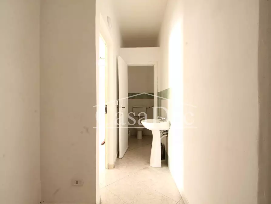 Immagine 18 di Negozio in affitto  in Via Unità D'Italia a Trentola Ducenta