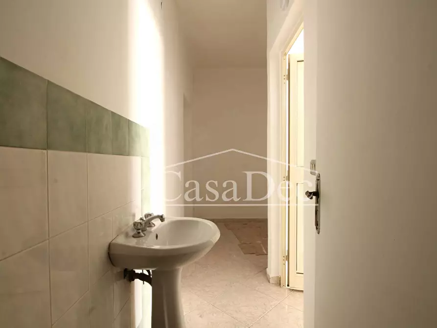 Immagine 16 di Negozio in affitto  in Via Unità D'Italia a Trentola Ducenta