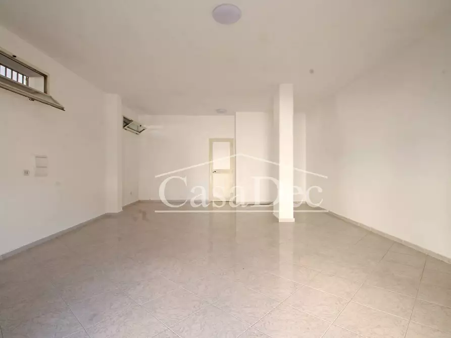 Immagine 4 di Negozio in affitto  in Via Unità D'Italia a Trentola Ducenta