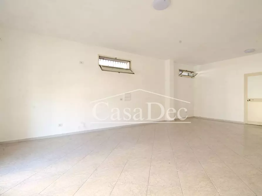 Immagine 5 di Negozio in affitto  in Via Unità D'Italia a Trentola Ducenta