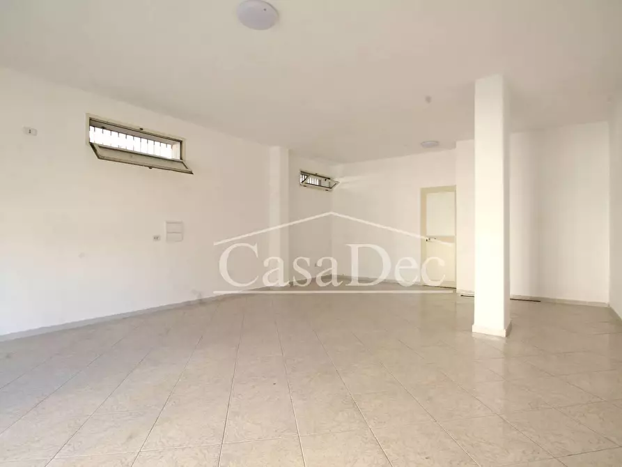 Immagine 6 di Negozio in affitto  in Via Unità D'Italia a Trentola Ducenta