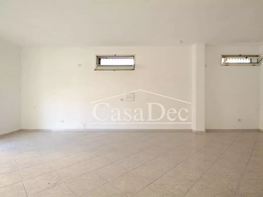 Immagine 7 di Negozio in affitto  in Via Unità D'Italia a Trentola Ducenta