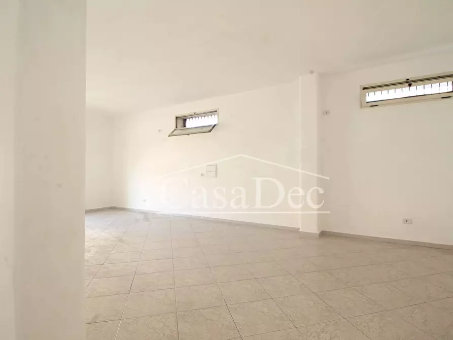 Immagine 8 di Negozio in affitto  in Via Unità D'Italia a Trentola Ducenta