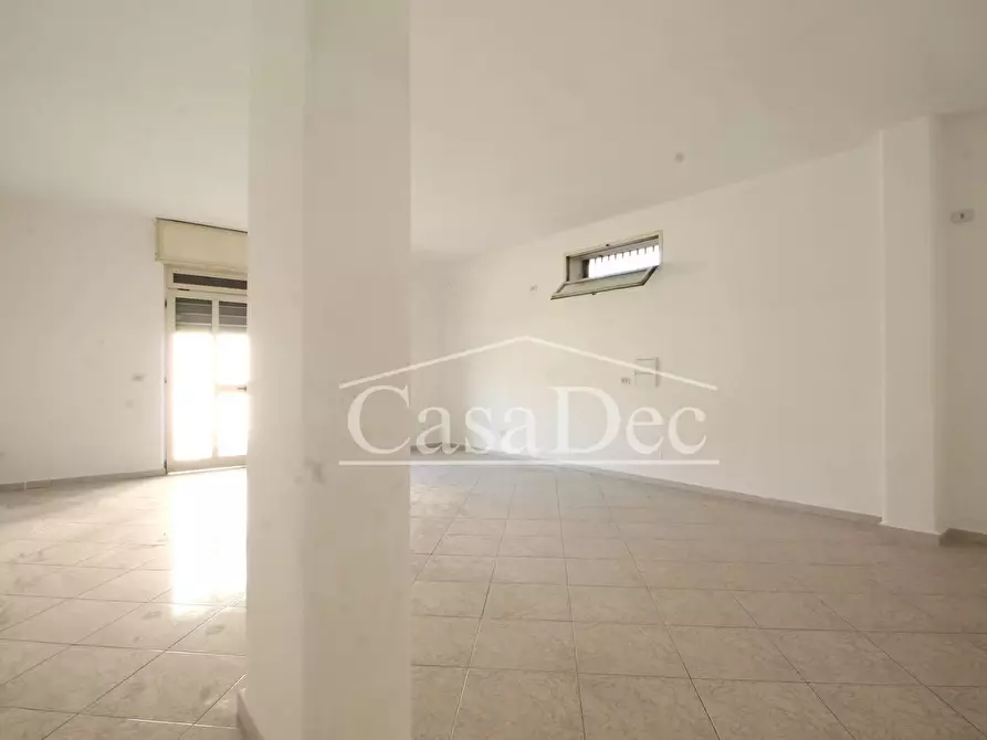 Immagine 9 di Negozio in affitto  in Via Unità D'Italia a Trentola Ducenta