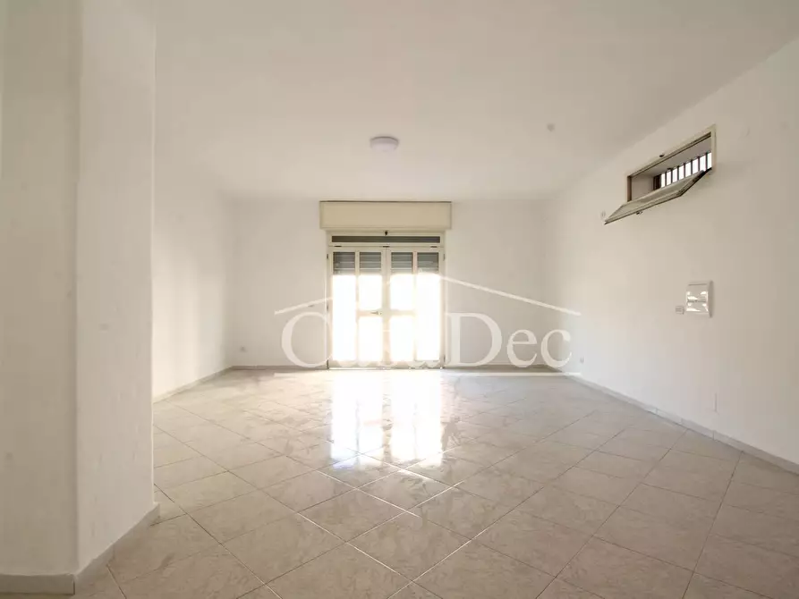 Immagine 10 di Negozio in affitto  in Via Unità D'Italia a Trentola Ducenta