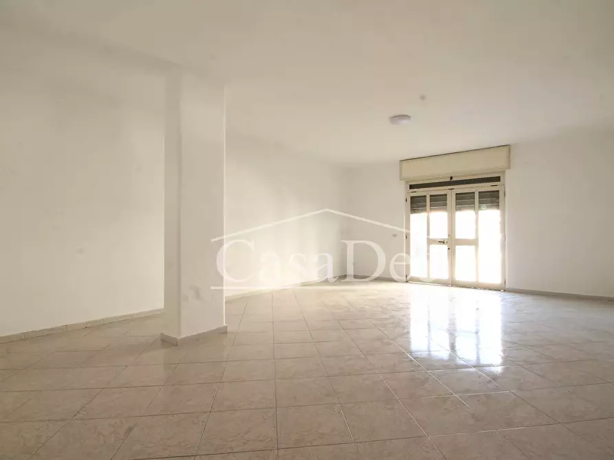 Immagine 11 di Negozio in affitto  in Via Unità D'Italia a Trentola Ducenta