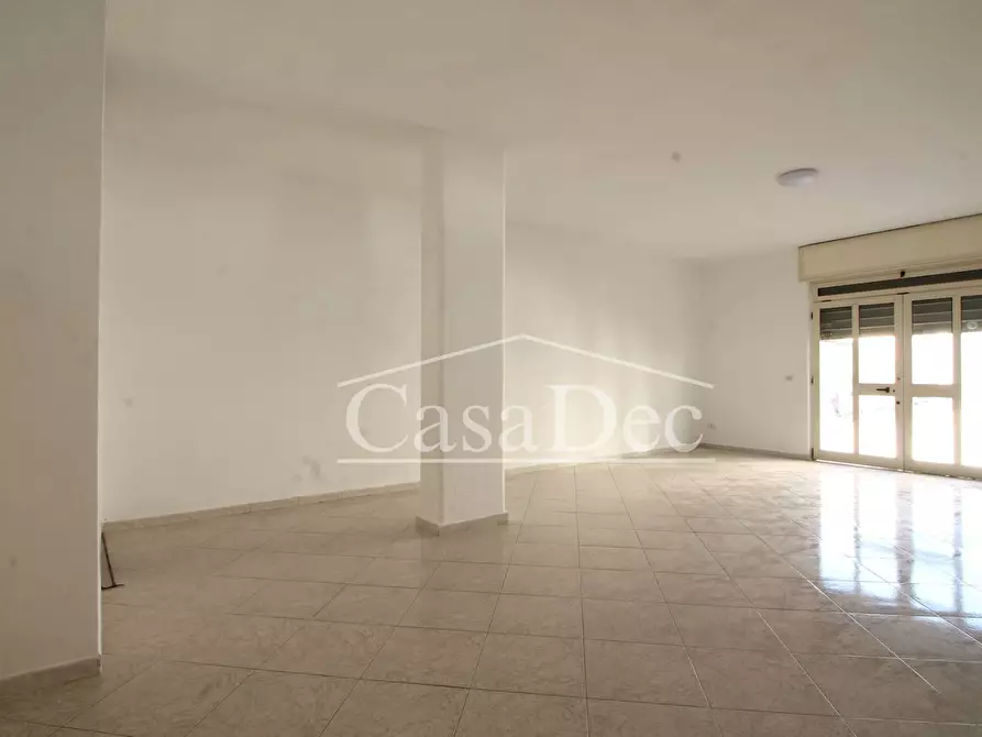 Immagine 12 di Negozio in affitto  in Via Unità D'Italia a Trentola Ducenta