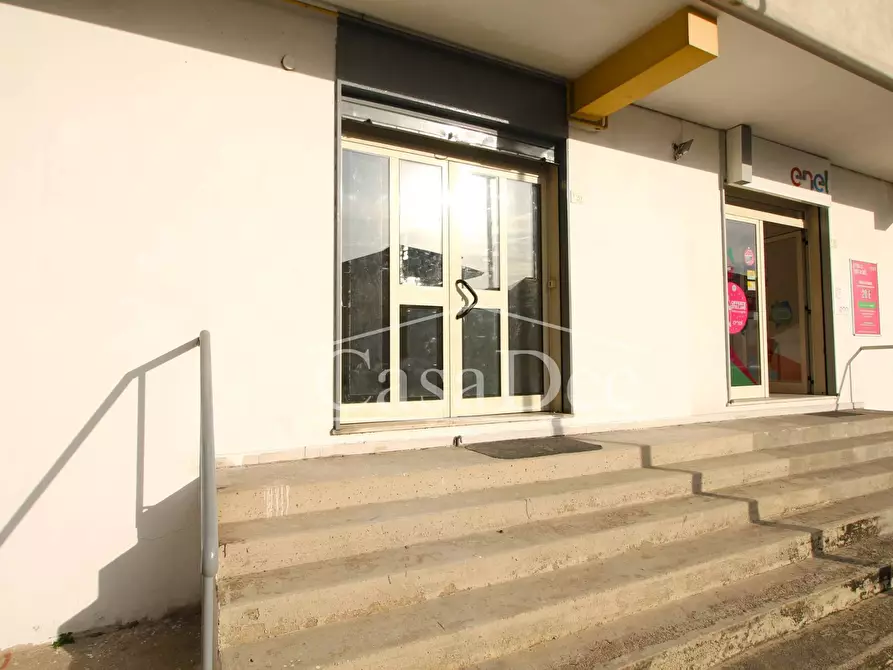 Immagine 2 di Negozio in affitto  in Via Unità D'Italia a Trentola Ducenta