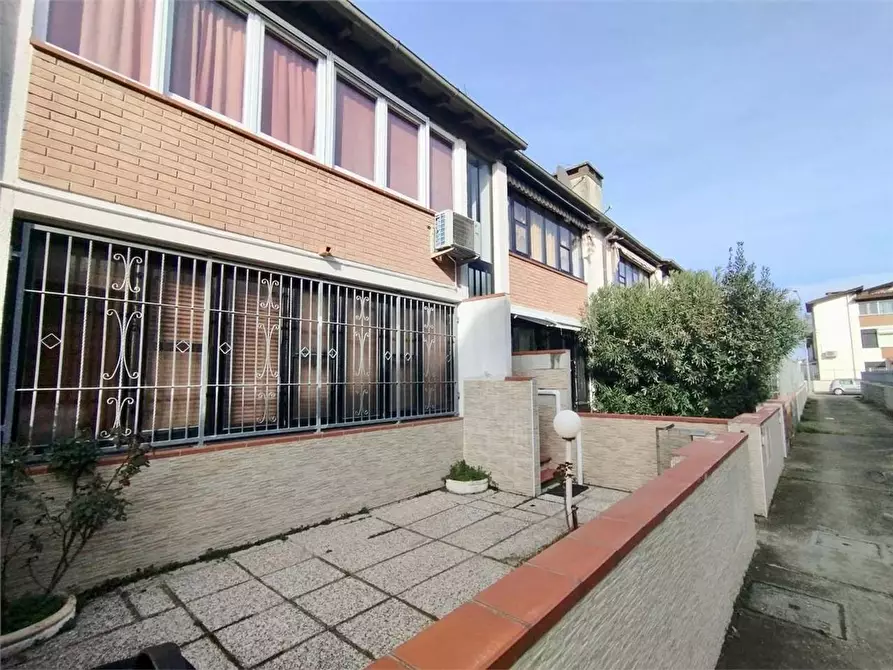 Immagine 22 di Appartamento in vendita  in Carini a Comacchio