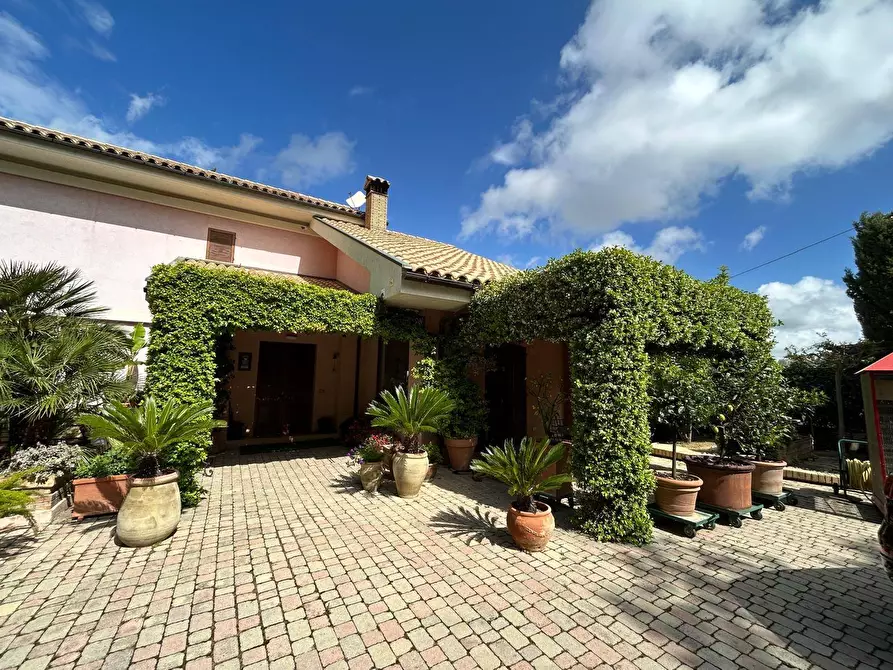 Immagine 11 di Villa in vendita  in via Licini a Chieti