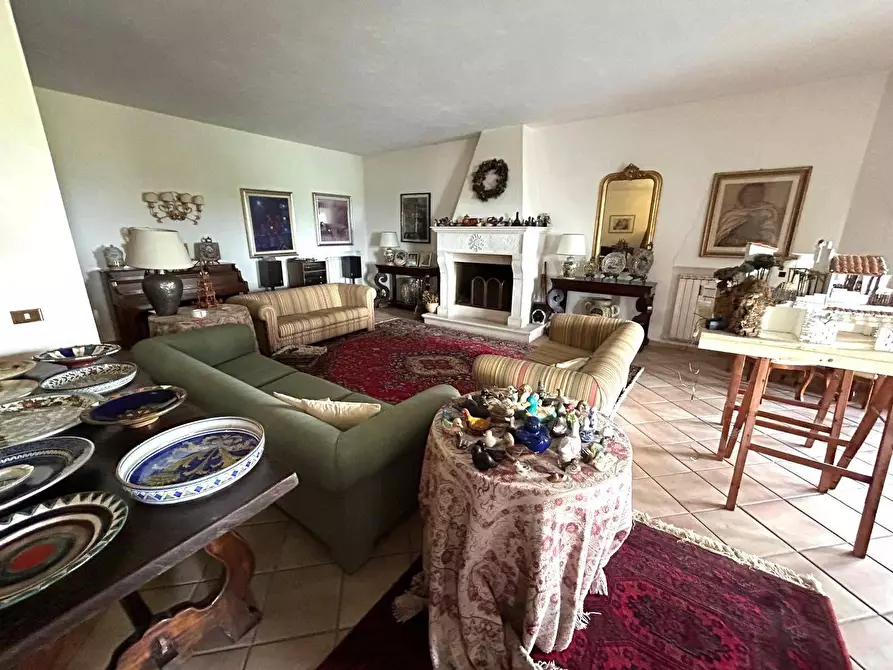 Immagine 13 di Villa in vendita  in via Licini a Chieti