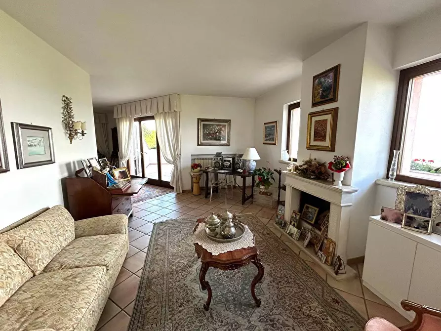 Immagine 21 di Villa in vendita  in via Licini a Chieti