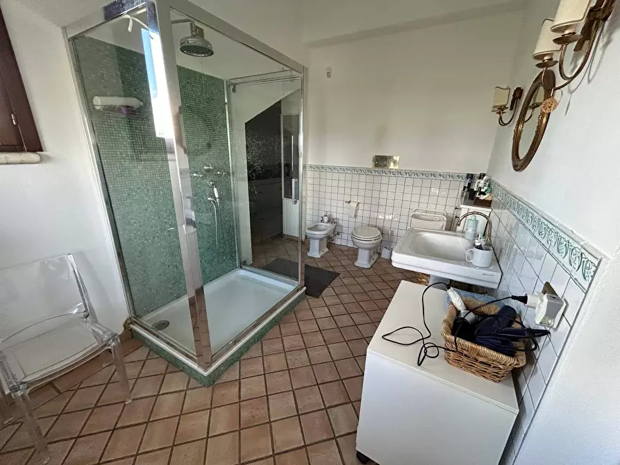 Immagine 26 di Villa in vendita  in via Licini a Chieti