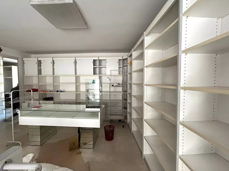 Immagine 12 di Locale commerciale in vendita  in Piazza Umberto I a Moscufo