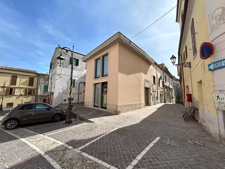 Immagine 9 di Locale commerciale in vendita  in Piazza Umberto I a Moscufo