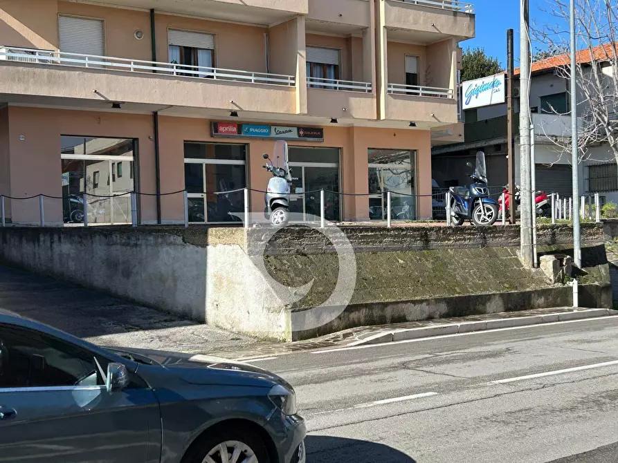 Immagine 7 di Locale commerciale in vendita  in Via Nazionale Adriatica a Francavilla Al Mare